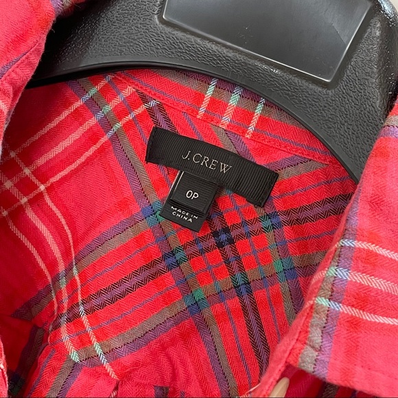 SOFT, COMFORTABLE PLAID BUTTON-DOWN - Picture 2 of 3